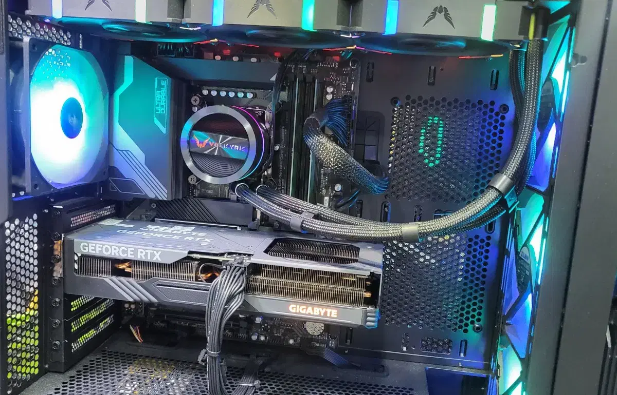 6개월 사용 수랭 고사양본체 i7 32G RTX4060TI 1TB